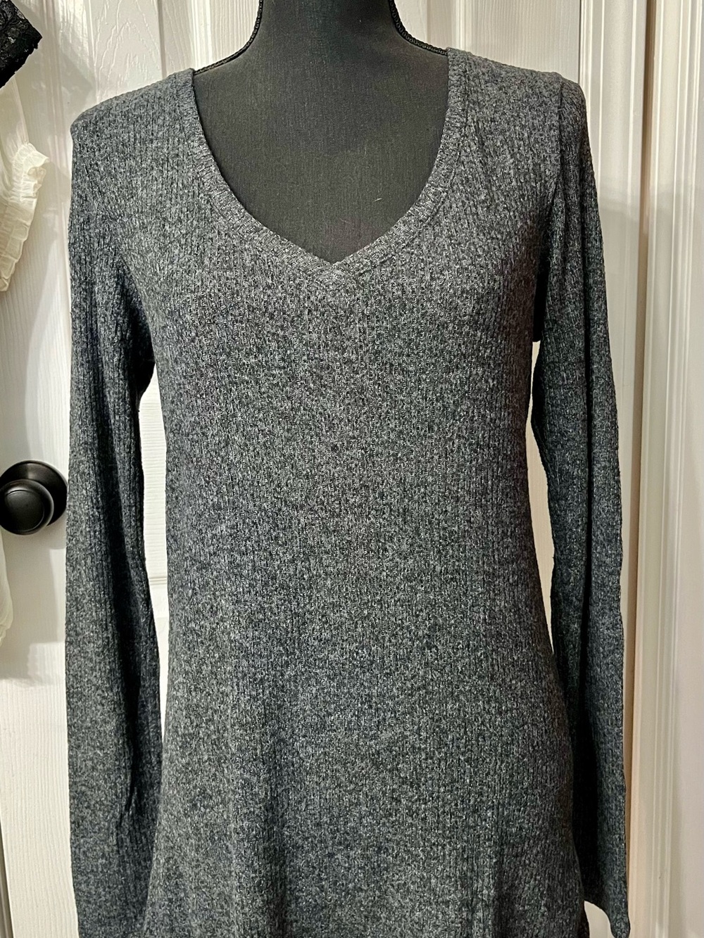 Express One Eleven Classic V-Neck Long Sleeve Women's Sweater - Charcoal